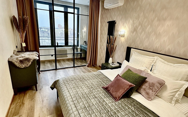 Dizaynerskiy 2-kh komnatny lyuks Flat