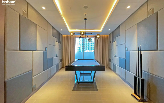 Bnbme, Opera Grand 2 BDR Apartments