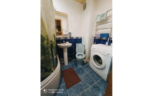 Apartments Trehkomnatnyie v mikrorajone 8a, 42