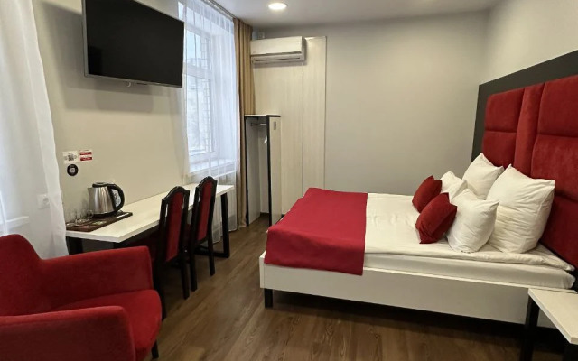 Отель RedFox в центре