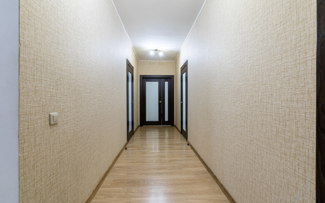 Na Vosem Person Apartments
