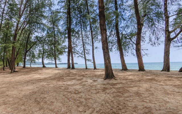 Qabalah 2BR Villa, Pool & Rooftop near Bangtao Villa