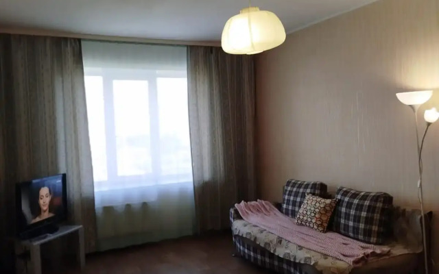 Na Levom Beregu Ryadom S Megoy Flat