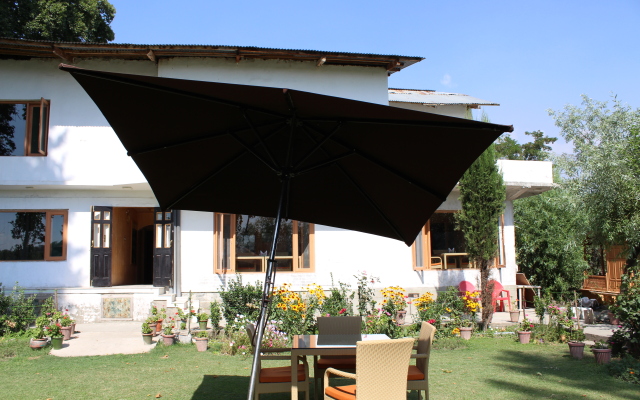 Chinar Bay Hotel