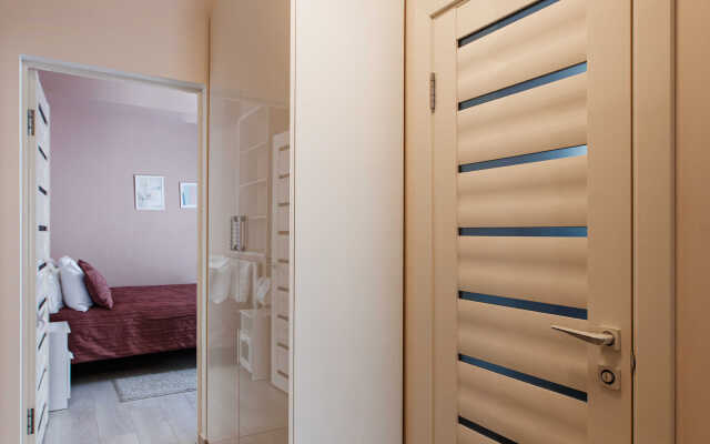 Komfort s otdelnoy spalney i balkonom Apartments
