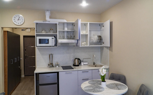 Studiya Kapri Khaus Chetyrekhmestnaya Zhk Letniy Flat