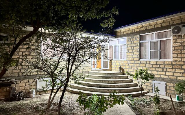 Гостевой дом с двориком и с парковкой