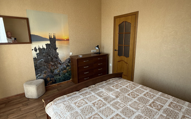 Квартира Видовая двухкомнатная Люкс с балконами на Набережной Ялты