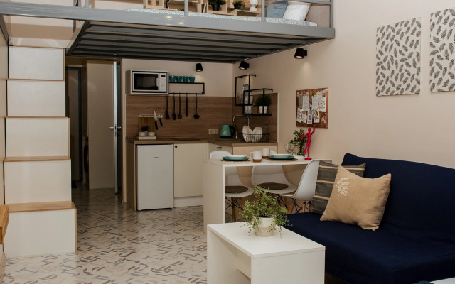 Studiya Dvukhurovnevaya Flat