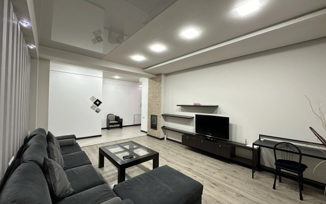 3-komn. ryadom s restoranom DIMOND, DI8210 Flat