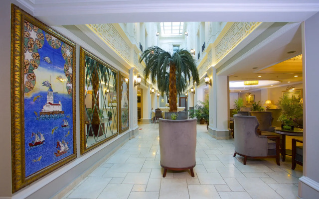 Emporium Hotel