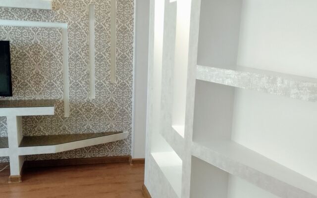 V Rayone Tsirka Flat