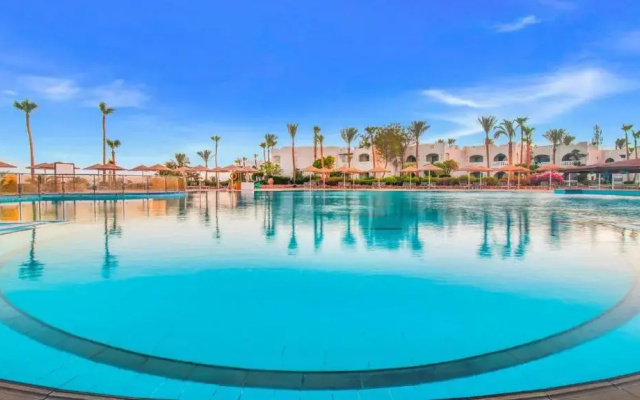 Курортный отель Domina Coral Bay Resort