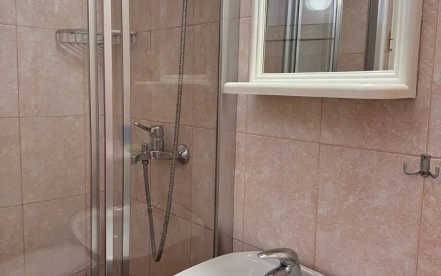 Anora Hotel