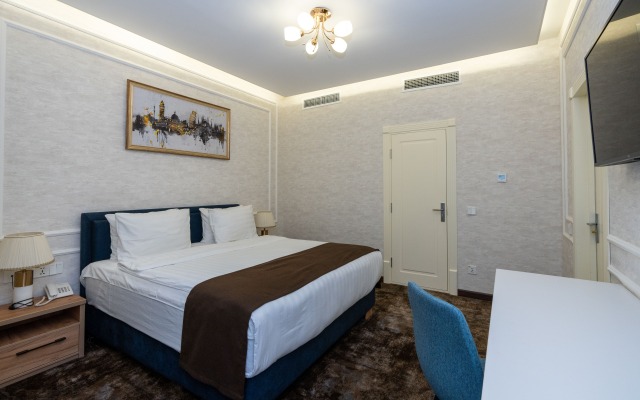 Garnet Hotel