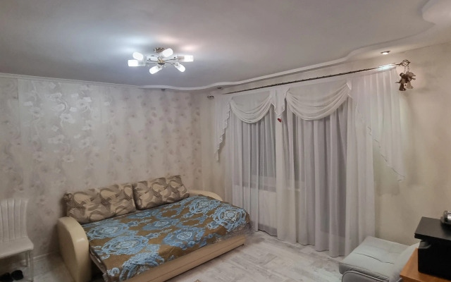 Luchshaya Gakuna Flat