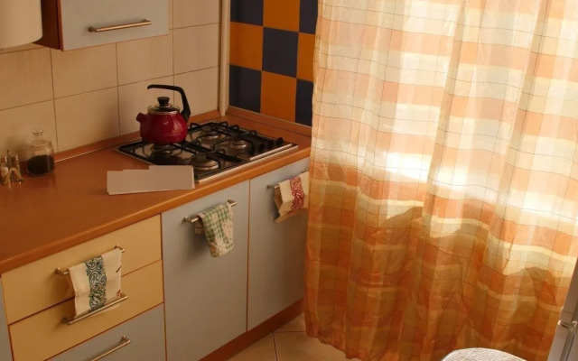 Na Ul Sevastopolskaya 32 Flat