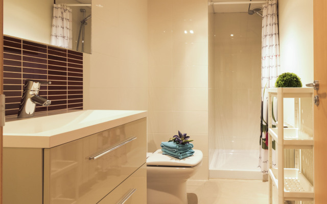 Elcano Apartments