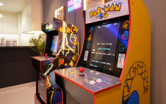 Апартаменты Exclusive Paramount 2BR - Skyline & Game Nights