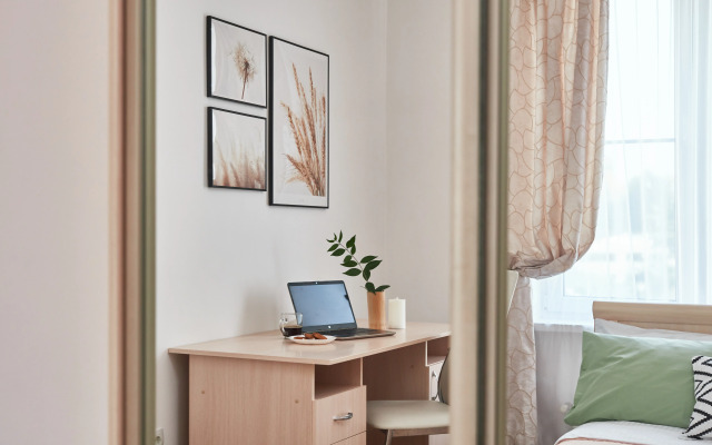 In the center of the Riviera Park Apartments