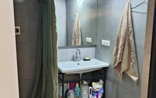 Trekhkomnatnaya S Vidom Na Siti Flat