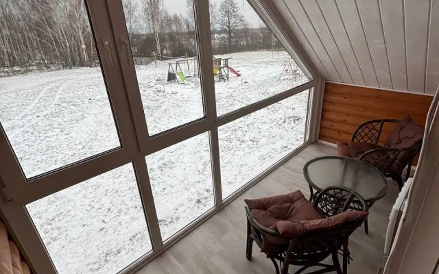 Частный дом Уютный дом с беседкой на берегу озера