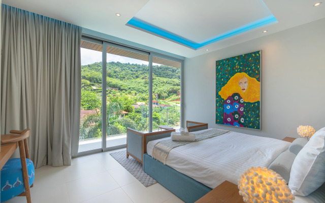 Luxury Infinity Pool Villa in Nai Harn Villa