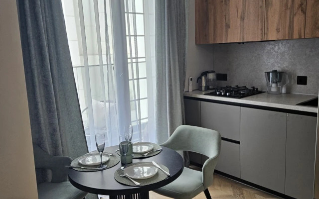 V Tsentre Sochi S Basseynom Flat