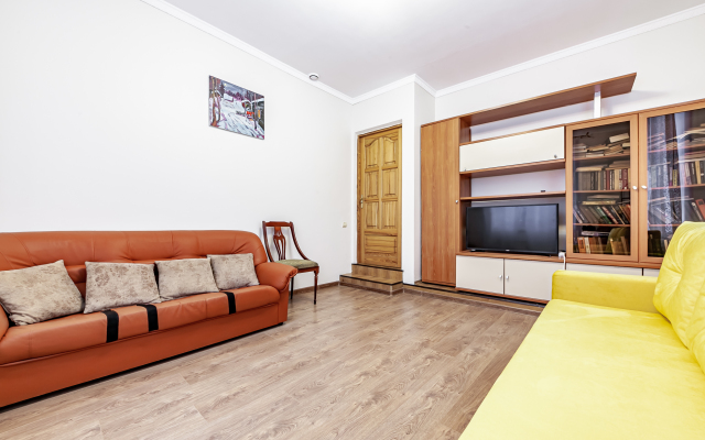 Ulitsa Belyakova 1a Private House