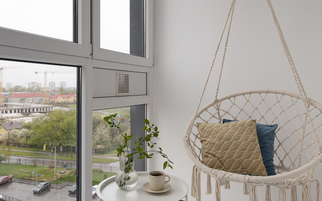 Апартаменты улучшенные в новом доме с качелей