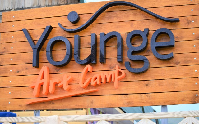 Younge Art Camp Hotel