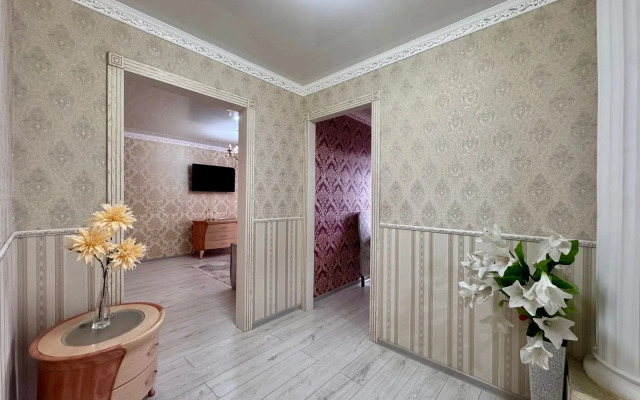 Uyutnaya Polnotsennaya Dvukhkomnatnaya Flat