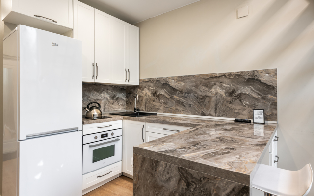 1-Komnatnaya Kvartira 38M² Na 1/3 Etazhe Flat