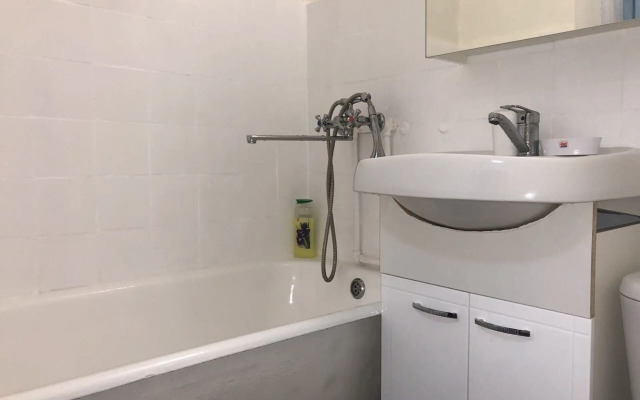 Na Ulitse Sofyi Kovalevskoy 6 Flat