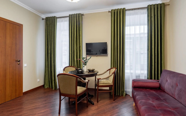 Квартира Евро-Двухкомнатная на Столярном переулке