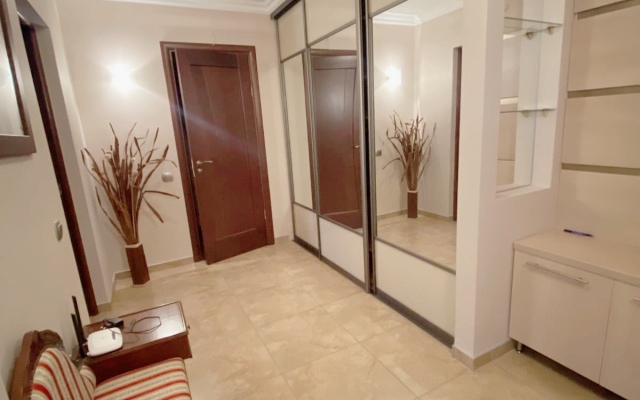 Na Tolbukhina 6 Apartments
