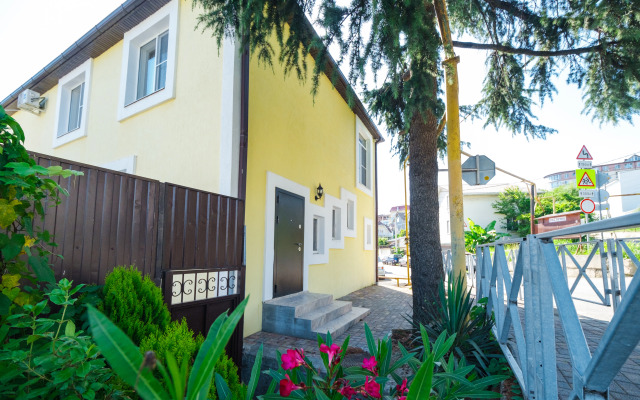 Leto Apartments