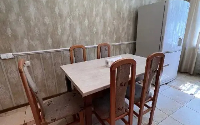 Shikarnaya Trekhkomnatnaya na Michurina Flat