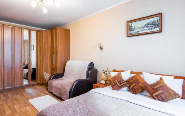 S Shikarnym Vidom U Metro Uzshnaya Apartments