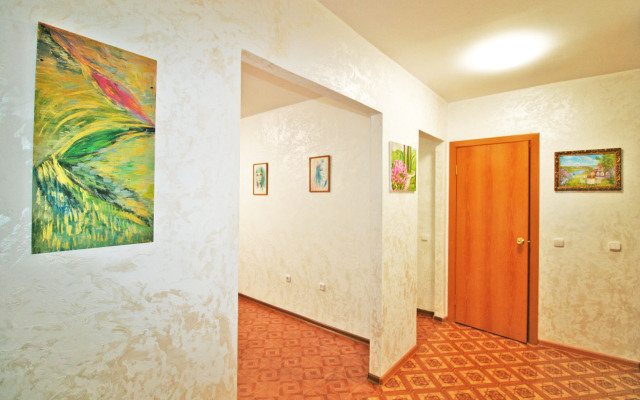 Art-Galereya Na Vostochnoy Posutochno Kirishi 2k flat