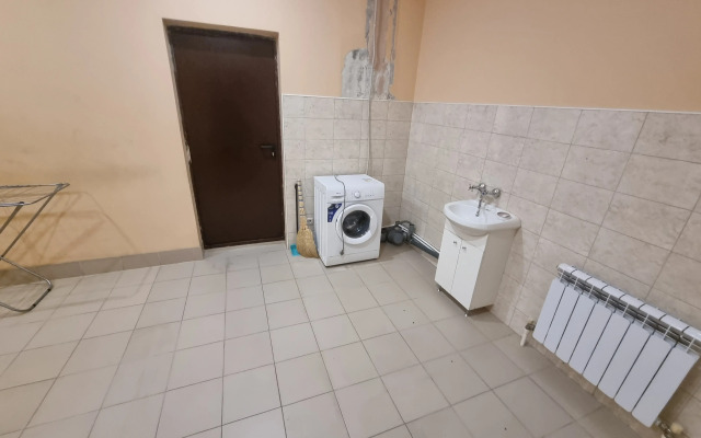 Апартаменты 5-комнатные в Гостевом Доме Домашний