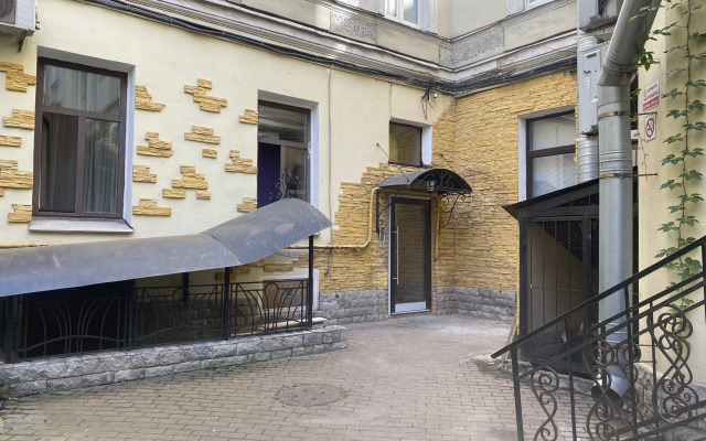 Dlya 8mi Gostey Nevsky 5 Apartment