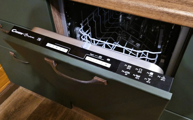 Частный дом темный А-фрейм