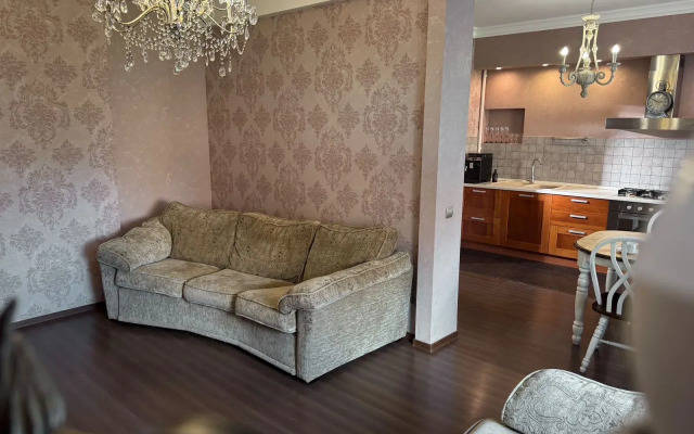 Yevrodvushka V Samom Tsentre Goroda Flat