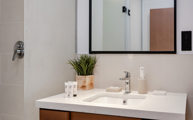 Stylish 2br with Marina Views Apartments
