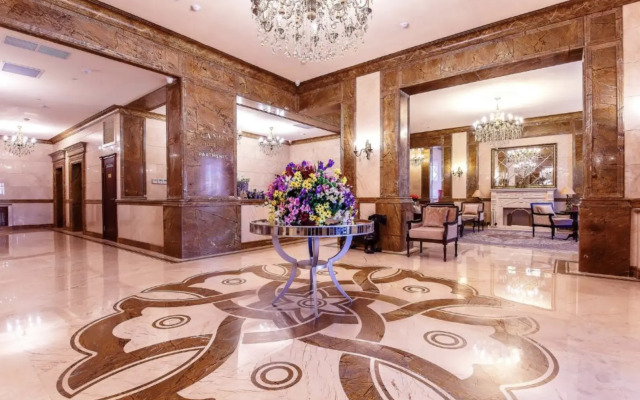 Alanda Hotel