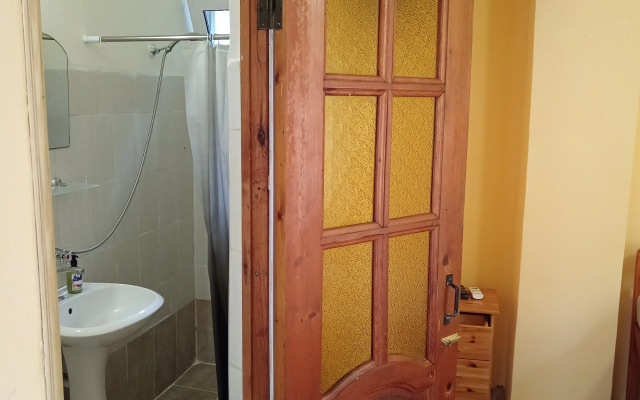 Oazis Na Molodezhnoj Guesthouse