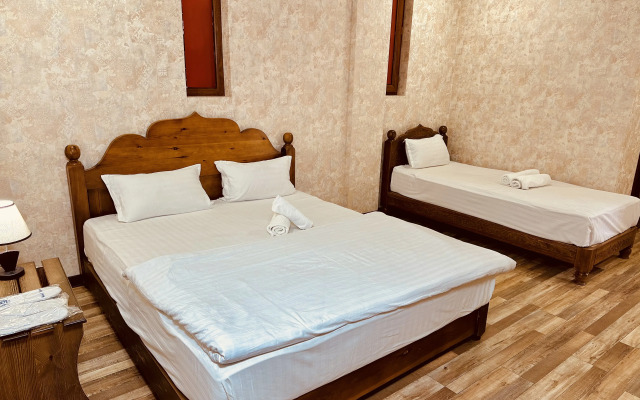 Ayvan Plaza Hotel