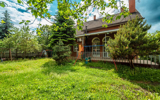 Dom S Basseynom I Saunoy V Khimkakh Starbeevo Private House