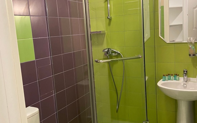 33 Tyulpana Guest house